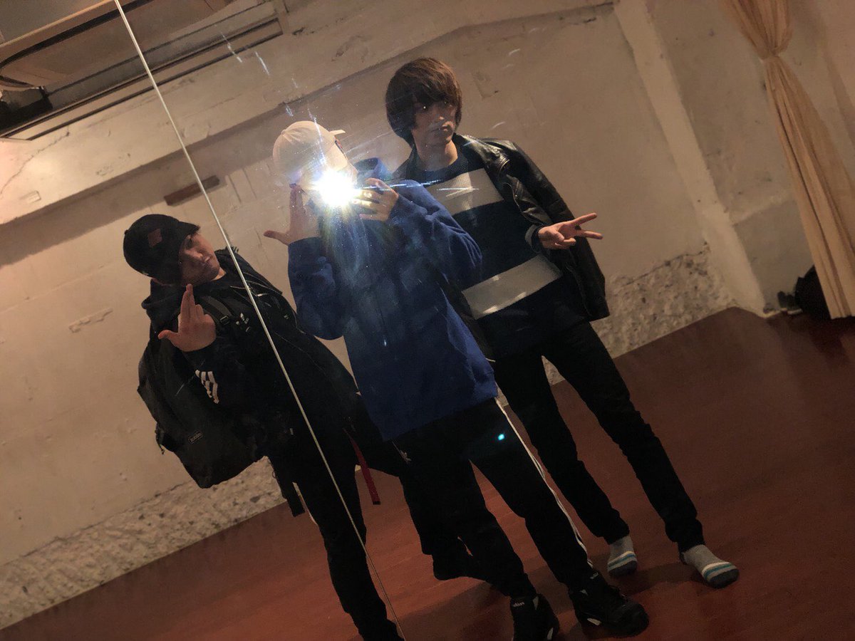 t_327's tweet photo. ゆうとのツイートでも言ってたけど、
大河Pと伝説の翔吾くんが地方のお仕事で、
2.3日に1回会ってたところから集まれていない今。
若干、寂しす。
5人で集まって練習したいなー!!!
#TacT #20180430 #ワンマンライブ #B_BOX #新大久保 https://t.co/eU8XdCK0WV