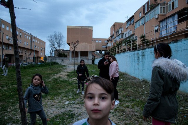Lo Zen di Palermo rifiorisce. Le discariche del quartiere diventano un paesaggio di fiori grazie al progetto di Gilles Clément per @ManifestaDotOrg. In edicola <a href="/terrastraniera/">Alessandra Coppola</a> #vivalaLettura
