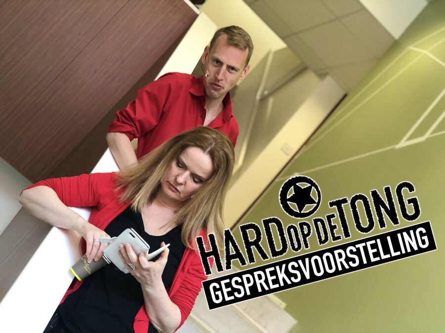 Lekker onderweg met Hard op de Tong de laatste tijd. Mooie scenes en gesprekken met de leerlingen. Over Pesten, Jezelf Kunnen Zijn, ruzies bijleggen en samenwerken vandaag in Den Haag! Via <a href="/Theaterinschool/">Theater in School</a>