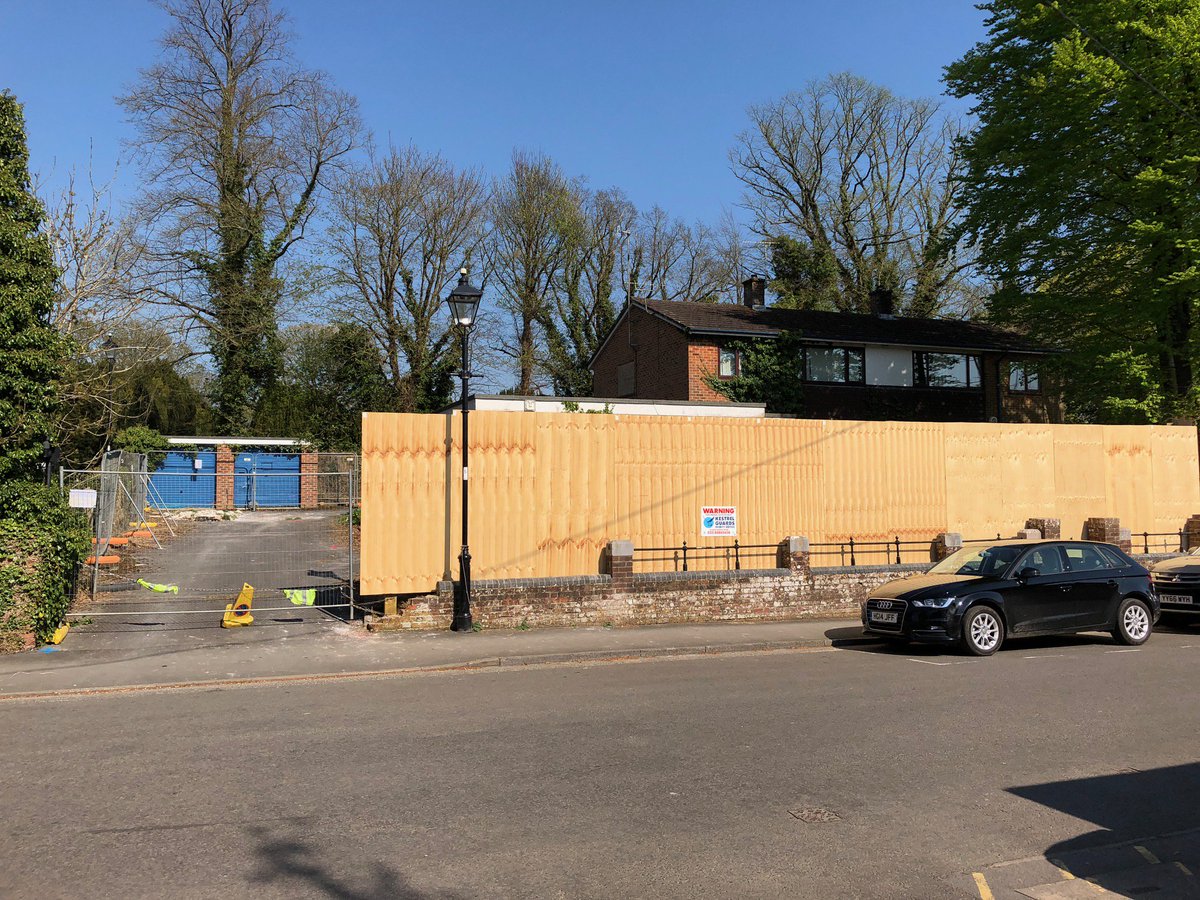 Hurrellarchitec's tweet photo. Site of the old CLC building cleared ready for a new Veterinary Clinic and 5 town houses, and hoarding starting on old Police Station site with approval for 10 new apartments. #brownfield #alresford https://t.co/zxLcna2vjx https://t.co/rmZPSBnpCP