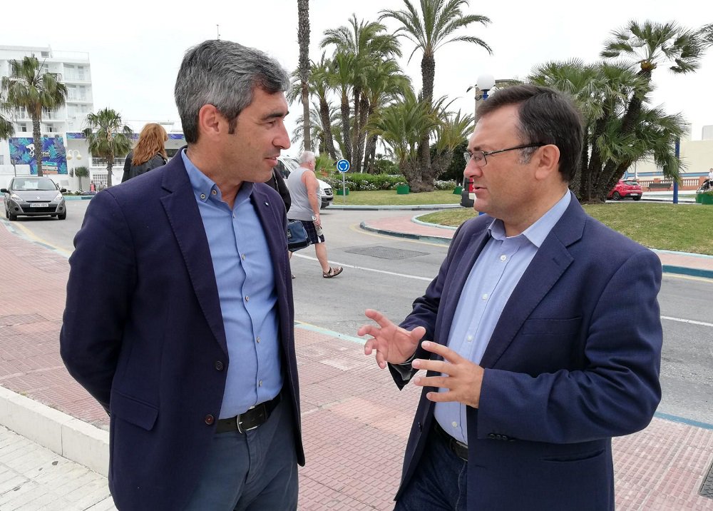 PsoeBenalmadena's tweet photo. .@navas_victor: “Debemos eliminar los techos de gasto para flexibilizar las leyes y que los municipios turísticos podamos invertir para acoger a esa población que viene en verano” https://t.co/9KpC3Sbyy1 https://t.co/LmSqYvyCx3