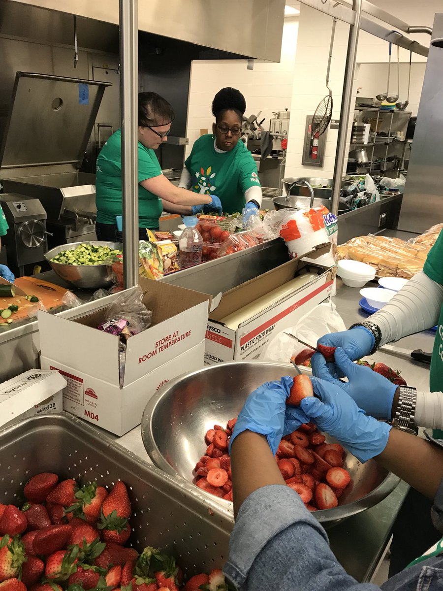 SamSheridan5's tweet photo. Our team is proud to serve lunch at Eastern Family Resource Center. #CCDAY https://t.co/OmZt278L4b