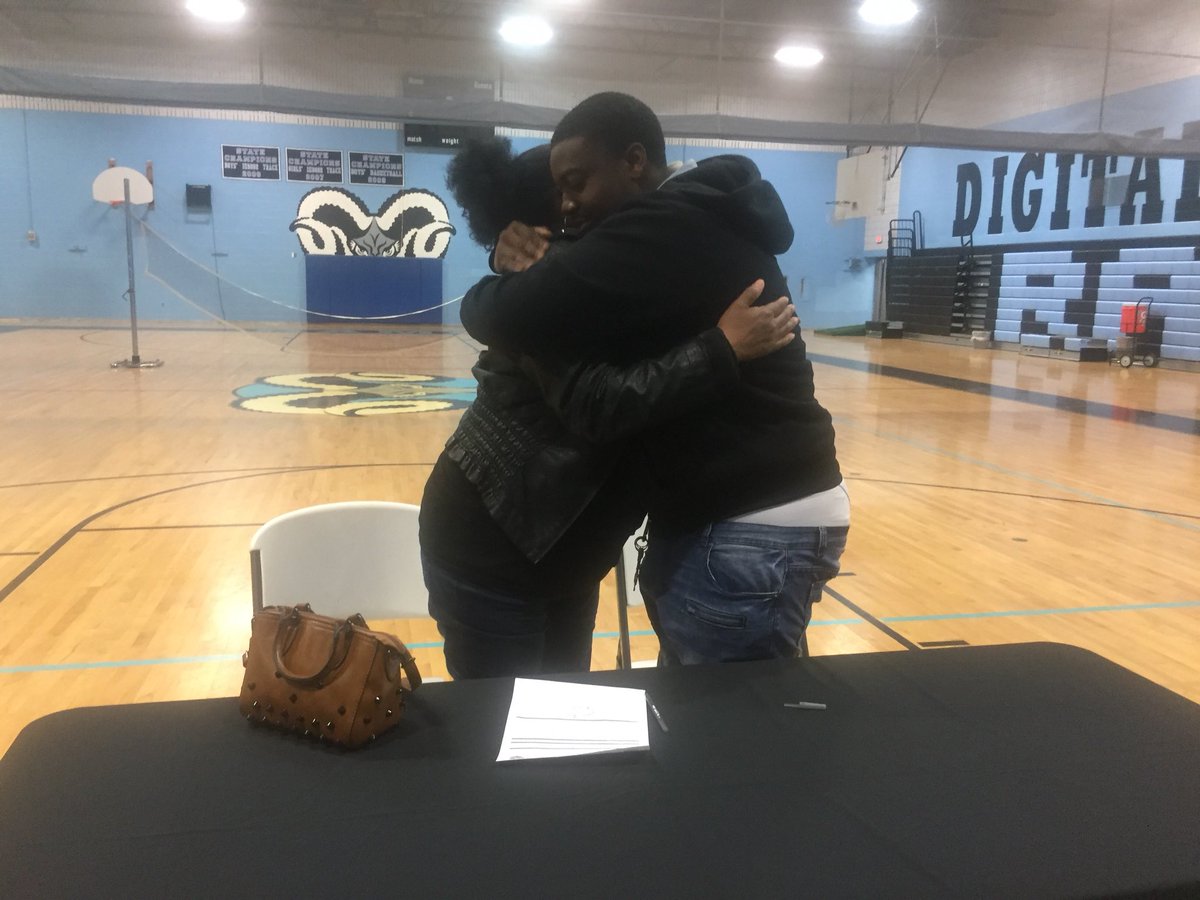 DHHS_Football's tweet photo. Congratulations to Trevon “Tre” Diggs on signing to play football and further his education at Ridgewater College! #RamTough #DHPride #RamNation
@_TheOfficial55 @RealDHHS @DHHS_Football @SportsMajors https://t.co/1p5hisp0sL