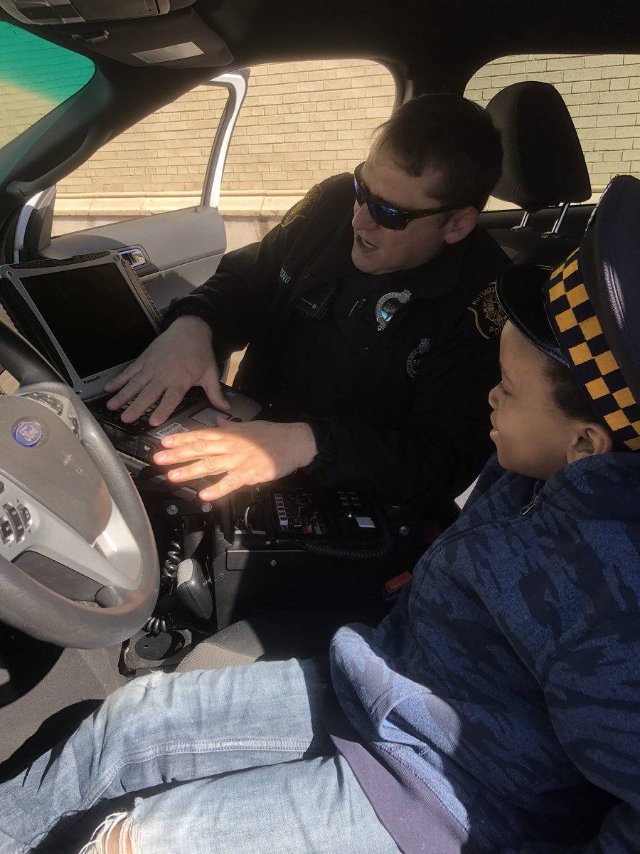 PghZone6's tweet photo. Police visit fun at Beechwood school! Don’t worry everyone covered their ears before we tested the sirens! 👮🏻♀️👮🏽♀️ #police412good https://t.co/VgLZyAZXXl