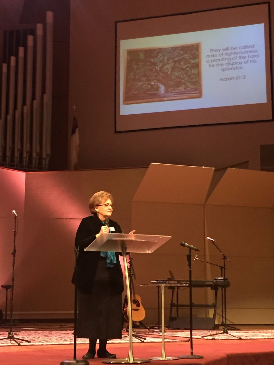 shonnacrawford's tweet photo. Our own President @PrezTaylor bringing the word in @EvangelUniv chapel today as we celebrate endowed scholarship donors and campus visitors!! Isaiah 61:3 #oaksofrighteousness #angeloak #eulife #WeAreEU #WelcomeHome https://t.co/YP05k0fCoj