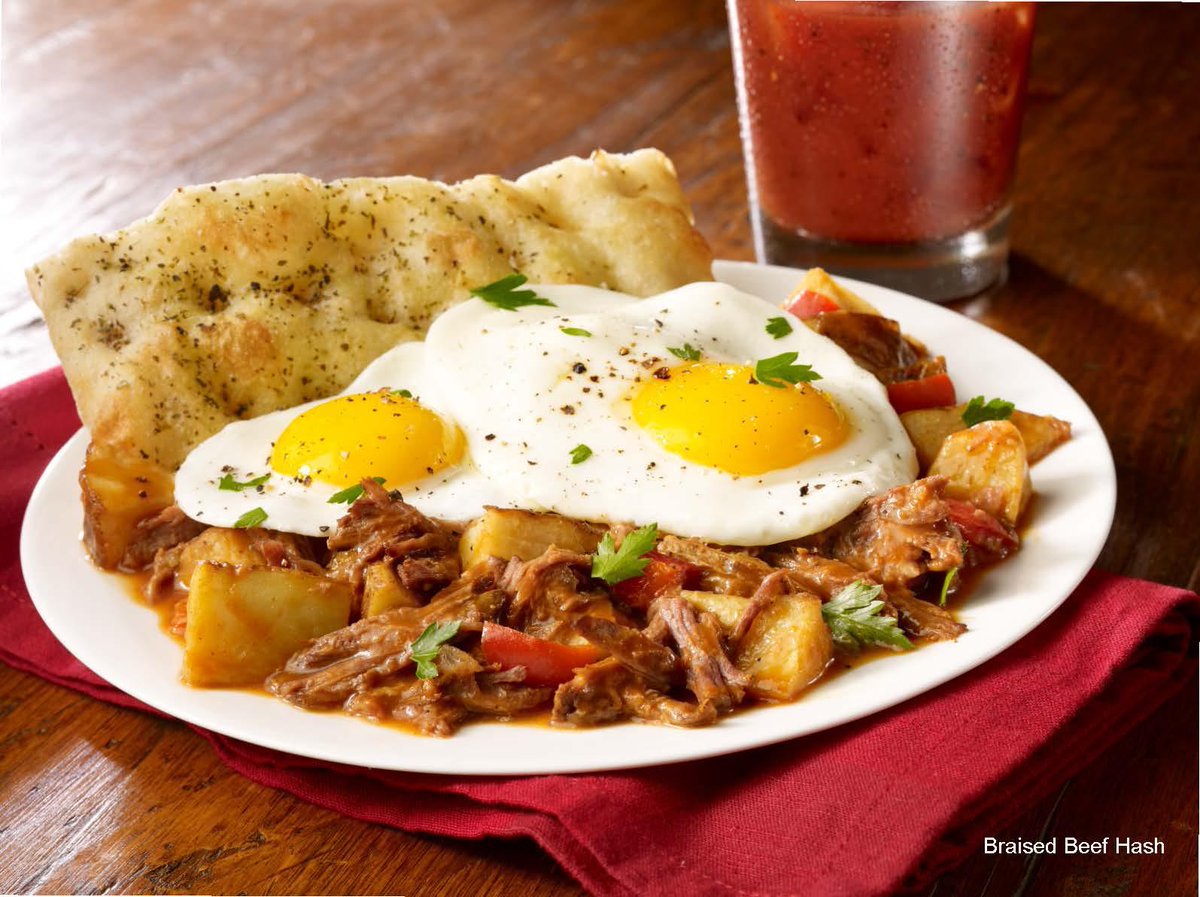 Maggianos's tweet photo. We start our mornings on the sunny side with crispy vesuvio potatoes, roasted peppers, caramelized onions and roasted garlic. #BrunchBreak https://t.co/amlrv8GiMQ