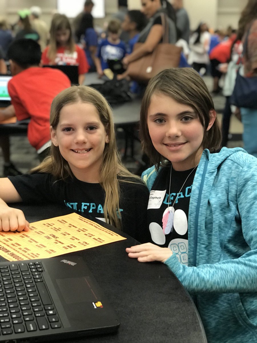 KreinhopCoding's tweet image. #WolfpackCode Sharing code and making memories! #CodeWars #P2P #GirlsWhoCode #KleinGold