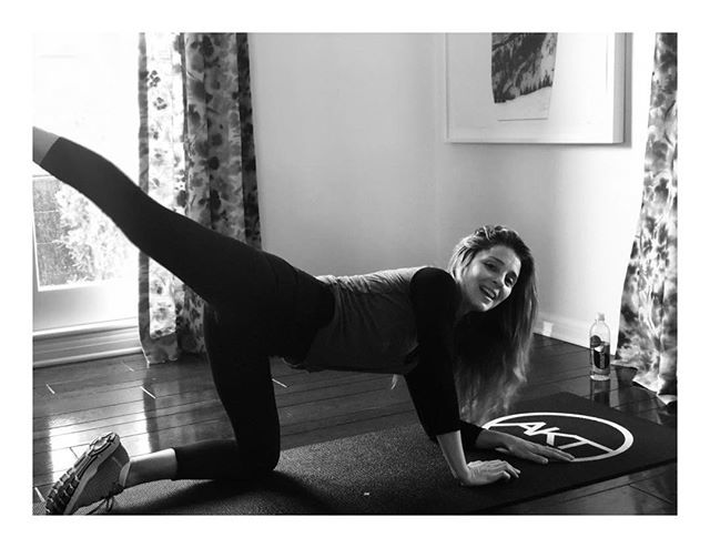 ShiriAppleby's tweet photo. Yes I’m working out in my living room ❤️ #noexcuses #justgotkaisered https://t.co/CPtrXmxzCG https://t.co/w1AmxtNsCq