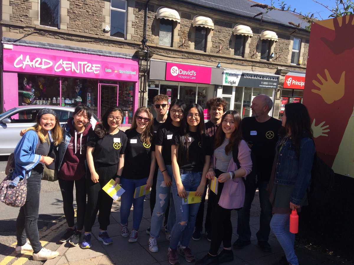 WIDF2019's tweet photo. #widf2018 volunteers in action 😎👌THANK YOU!! @DanS_Waggon @rosie_t44 https://t.co/WyYidymvgR