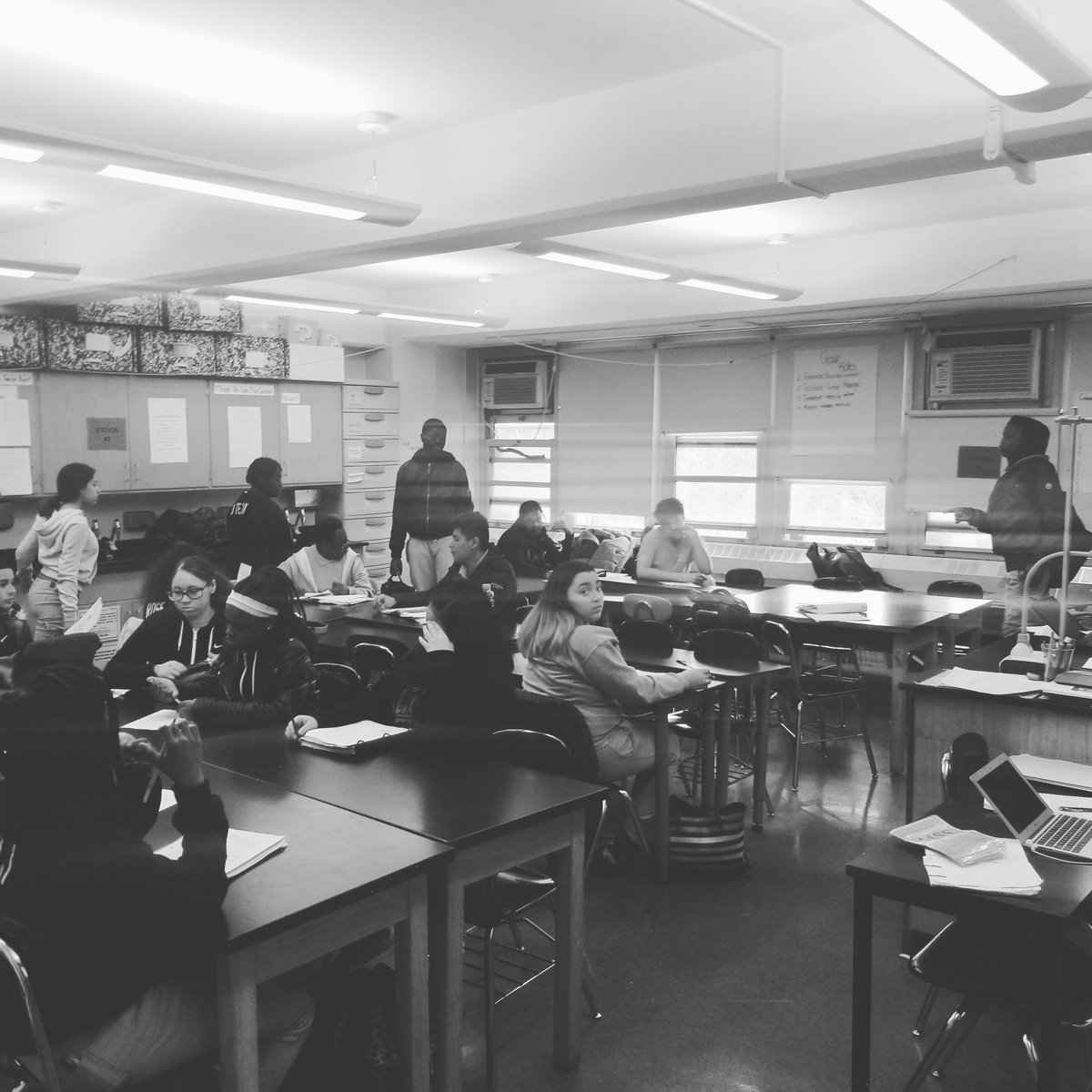 RSAMS377's tweet image. Not a lot of 8th graders in class today. Most of them went on a trip. For those who stayed behind, they are taking advantage of #livingenvironment #regentsprep with Ms. Dixon
#nomoreofficehours