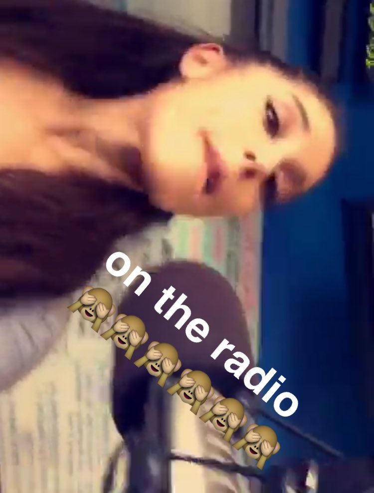 vibin_ariana's tweet image. ITS ON THE RADIO AGAIN YESSSS QUEEN @ArianaGrande #NoTearsLeftToCry #iHeartAriana