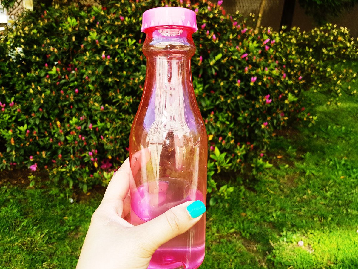 chadascincobydi's tweet photo. Minha companhia nestes dias quentes. Limonada uma das minha bebida preferida de sempre 😋
#chadascinco
#blogueira
#blogger
#vidadeblogueira
#digitalinfluencer
#blogueirasever
#blogando
#blogsportugal
#real
#reallife
#portugueseblogger
#fashiongirl
#bloggerpost
#bloggerstyle https://t.co/WkEdm6XjV6