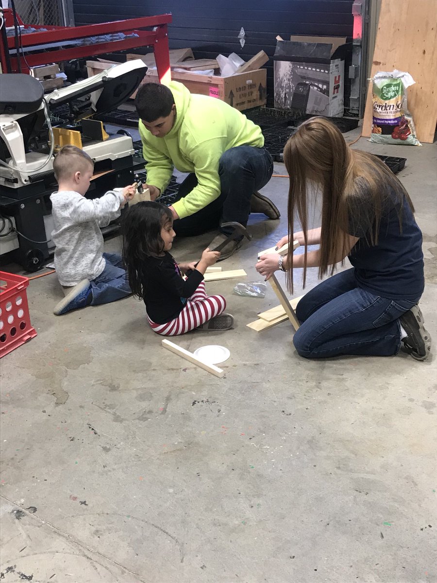 Fayette_FFA's tweet photo. Lots of fun in the shop today with the preschool Day With Dad!!  Everyone had fun building their tool boxes:-). @FayetteSchool @MiniEaglesPresc https://t.co/elDfMv0149