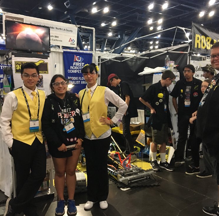 Makes my job so worthwhile to talk with these students like @frcteam980! Thx for being incredible #SOLIDWORKS users! #FIRST #OMGROBOTS #FIRSTPOWERUP #FRC  <a href="/SOLIDWORKSEdu/">SOLIDWORKS Education</a>