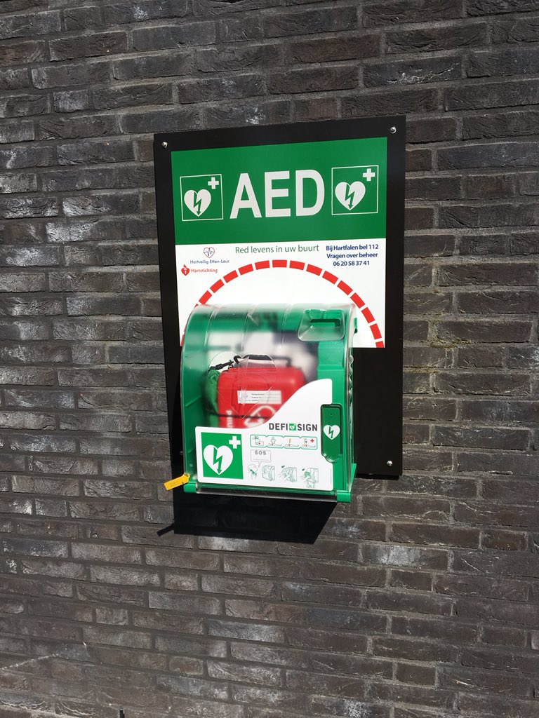 hartveiligetten's tweet photo. Zojuist weer AED buiten geplaatst die voor 24/7 bereikbaar is. Op de hoek Stationstraat / Spoorlaan @gem_ettenleur @HartslagNu #EttenLeur #hartveiligettenleur #AEDettenleur #AED #Hartveilig https://t.co/uCLkfHkHwD