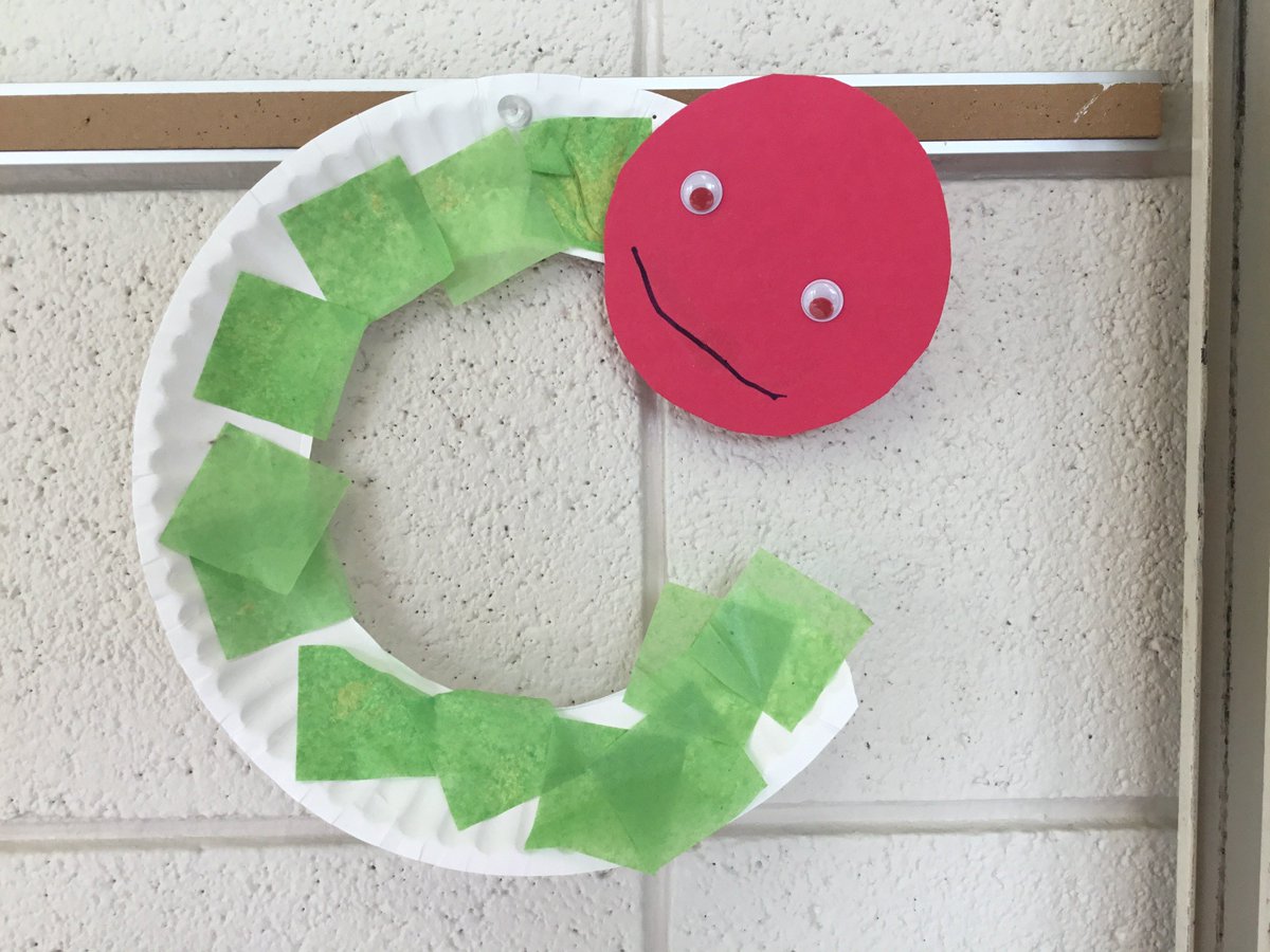 Learning about lifecycles is so exciting!  Our caterpillars are preparing themselves for the next stage, soon they will form a chrysalis around themselves.   #ourSMSDstory <a href="/theSMSD/">SM School District</a> @SMSDEC