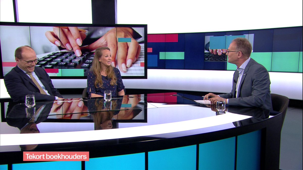 Eerste gasten in #deMarkt bij <a href="/lievenverstrae1/">lieven verstraete</a> zijn Ellen Sanos (<a href="/yukiboekhouden/">Visma | yuki</a>) en Bart @VanCoile_IAB 

Bedreigt digitalisering de job van boekhouder? Maar tegelijk waren er nog nooit zoveel boekhouders tekort. 

Nu op @een!