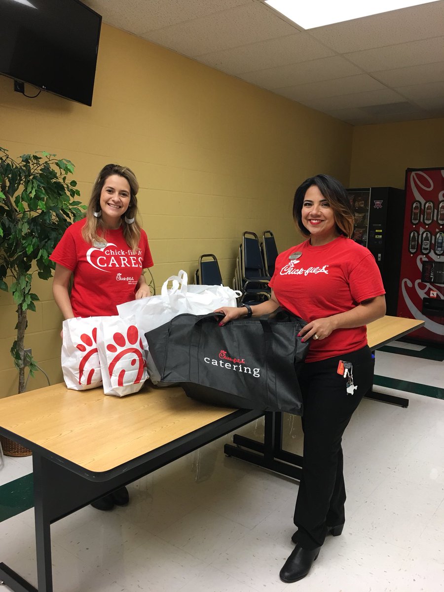 NISDSteubing's tweet photo. We love 💕 our @ChickfilA partnership! Teachers order, Chick-fil-A delivers, it’s a win-win #SteubingInspired #NISDInspired @Steubing_PTA @NISD https://t.co/IxLGCqgfkZ