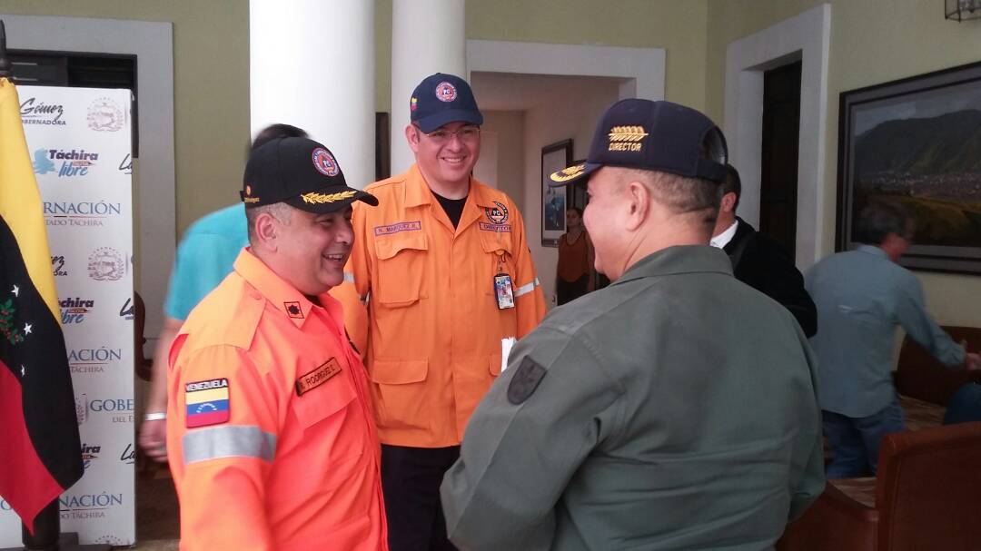 #Entérate | Por instrucciones del ministro <a href="/NestorReverol/">Néstor Luis Reverol</a> el Director Nacional de <a href="/PCivil_Ve/">Protección Civil</a> Randy Rodríguez realizó una agenda de trabajo en el estado Táchira para atender las afectaciones por precipitaciones. #20Abr