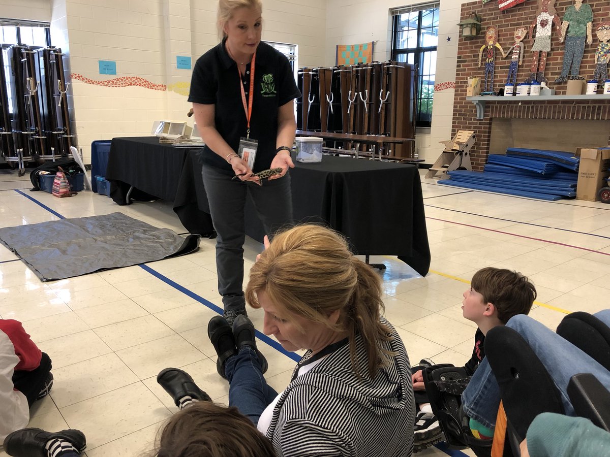 TyraJambois's tweet photo. We loved frog lady today! #raviniarocks #engage112 https://t.co/DouO3vVniA