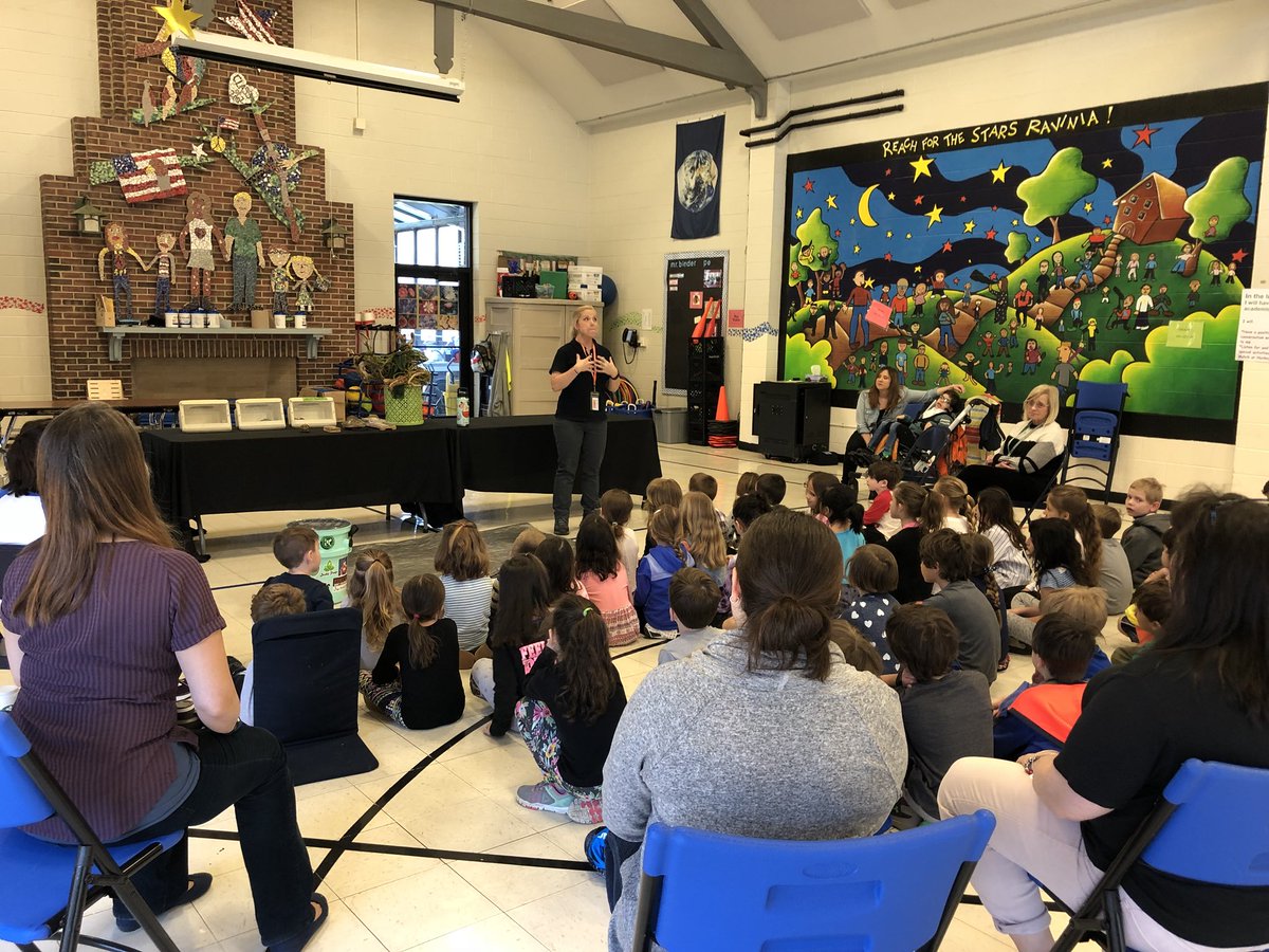 TyraJambois's tweet photo. We loved frog lady today! #raviniarocks #engage112 https://t.co/DouO3vVniA