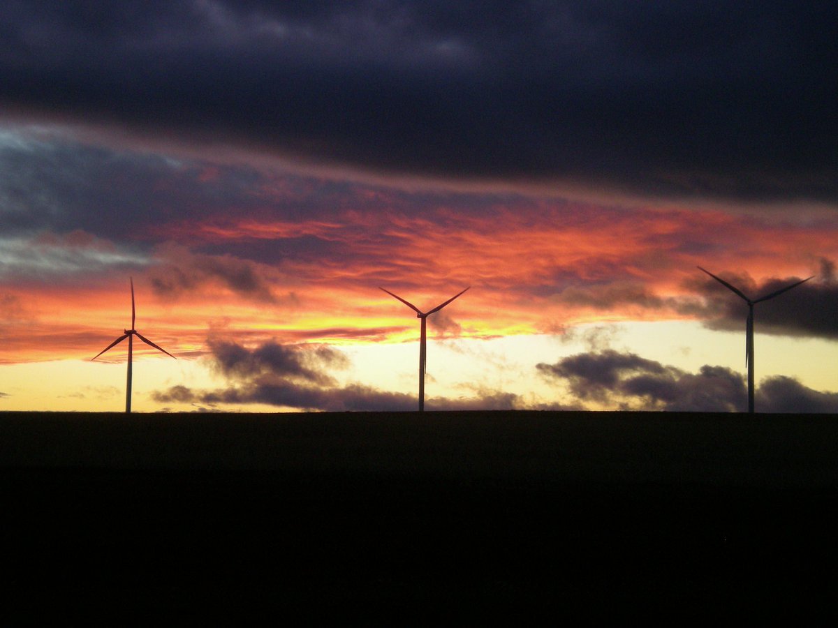 SnoPUD's tweet image. Our NEW #CarbonSolutions program supports renewable energy through the purchase of renewable energy credits (RECs). A REC certifies that 1 megawatt-hour of energy has been generated by a renewable source.
Start supporting for as little as $4.50/month ➡️ snopud.com/carbonsolutions
