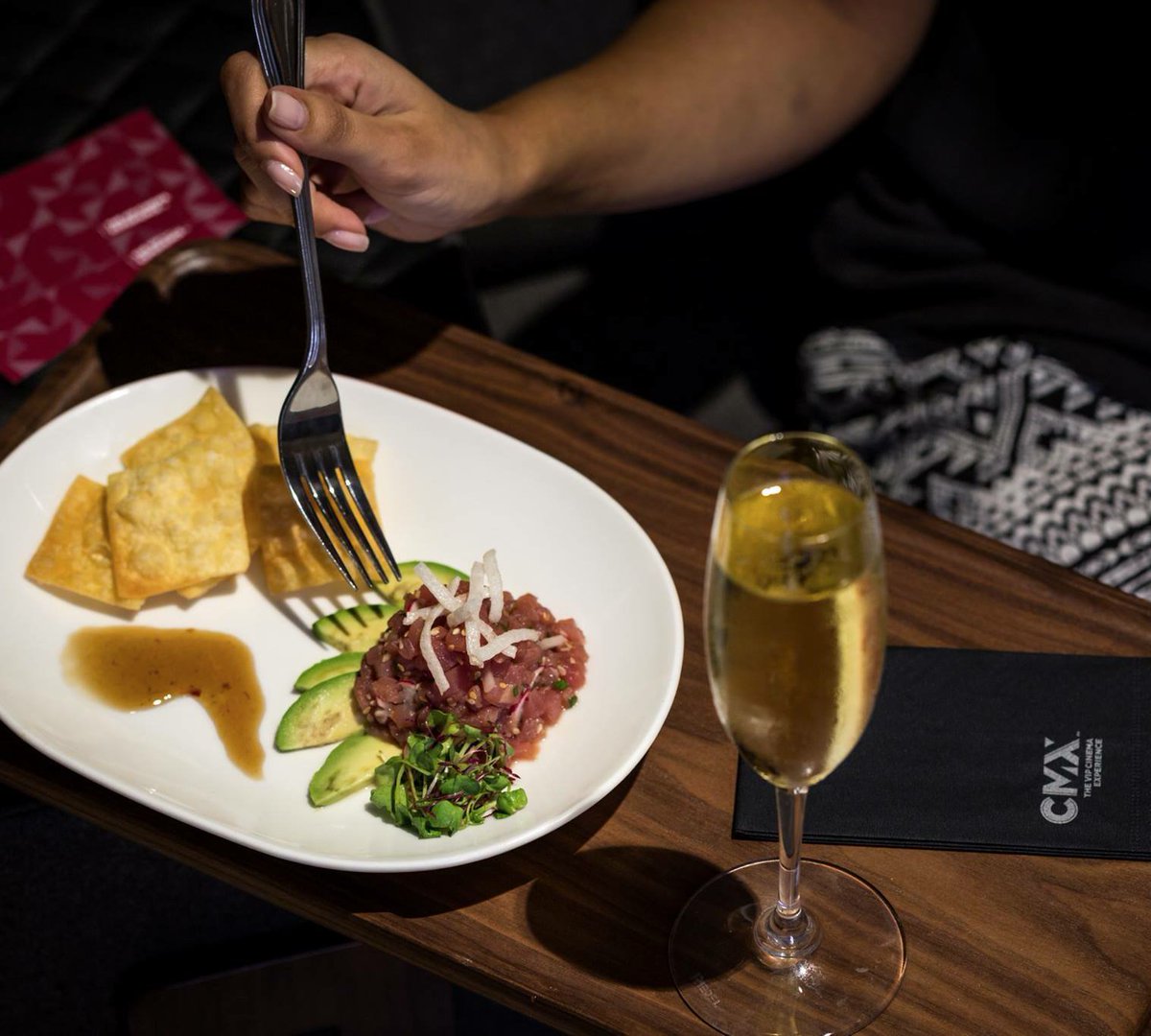 CMXCinemas's tweet photo. Imagine this: delicious food and drinks, served straight to your seat, you're bundled up and watching one of the best movies of the year. No, that's not a dream, that's #CMXCinemas! #ExperienceCMX #VIPCinemas https://t.co/0fYWRYmNdJ