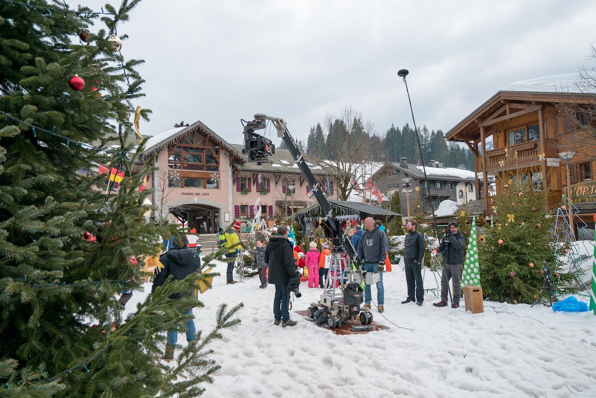 🎬 Silence ça tourne 🎥 ! Cet hiver, François Berléand, Julie Depardieu, Isabelle Gélinas et François Vincentelli étaient de retour aux Gets pour le tournage de quatre futurs épisodes de la série TV #LesChamois !
📺 Diffusion à l'automne 2018 sur <a href="/TF1/">TF1</a> !