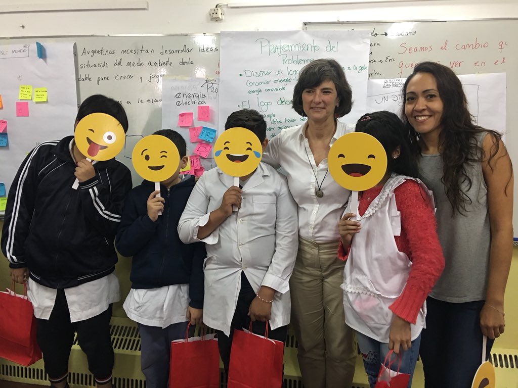 pao_simonetti's tweet photo. Despidiendo jornada de co creación con los chicos sobre ahorro energético. @SanIsidroGob @citizenIBM @PieraCurotto @IBMArgentina #SmarterCitiesChallenge #ibm   #IBMconSanIsidro https://t.co/iVuZN4J5aT