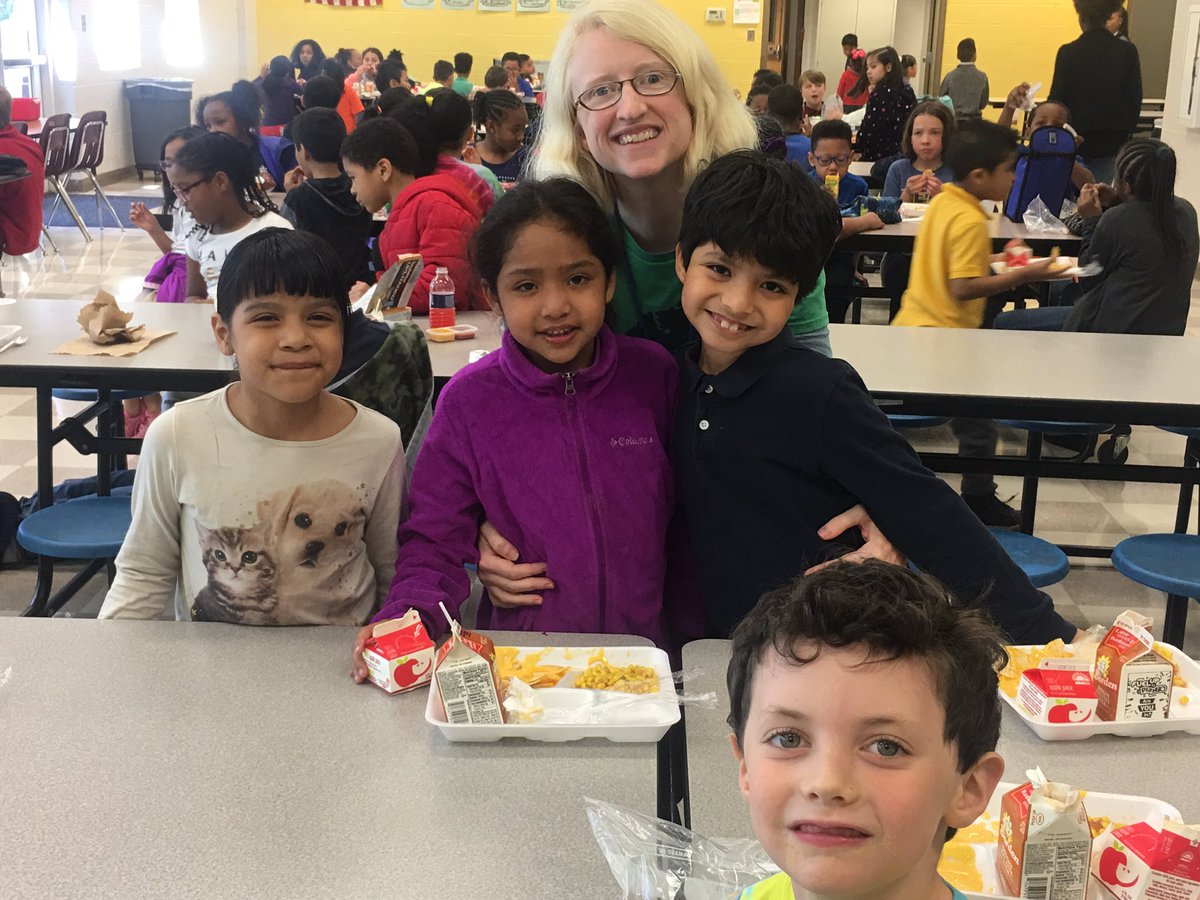 TaylorJonesAPS's tweet photo. @APSGardenHills celebrating #EarthDay2018 with a garden-grown lunch!!!! @CarstarphenMJ https://t.co/Hwi9oYbadx