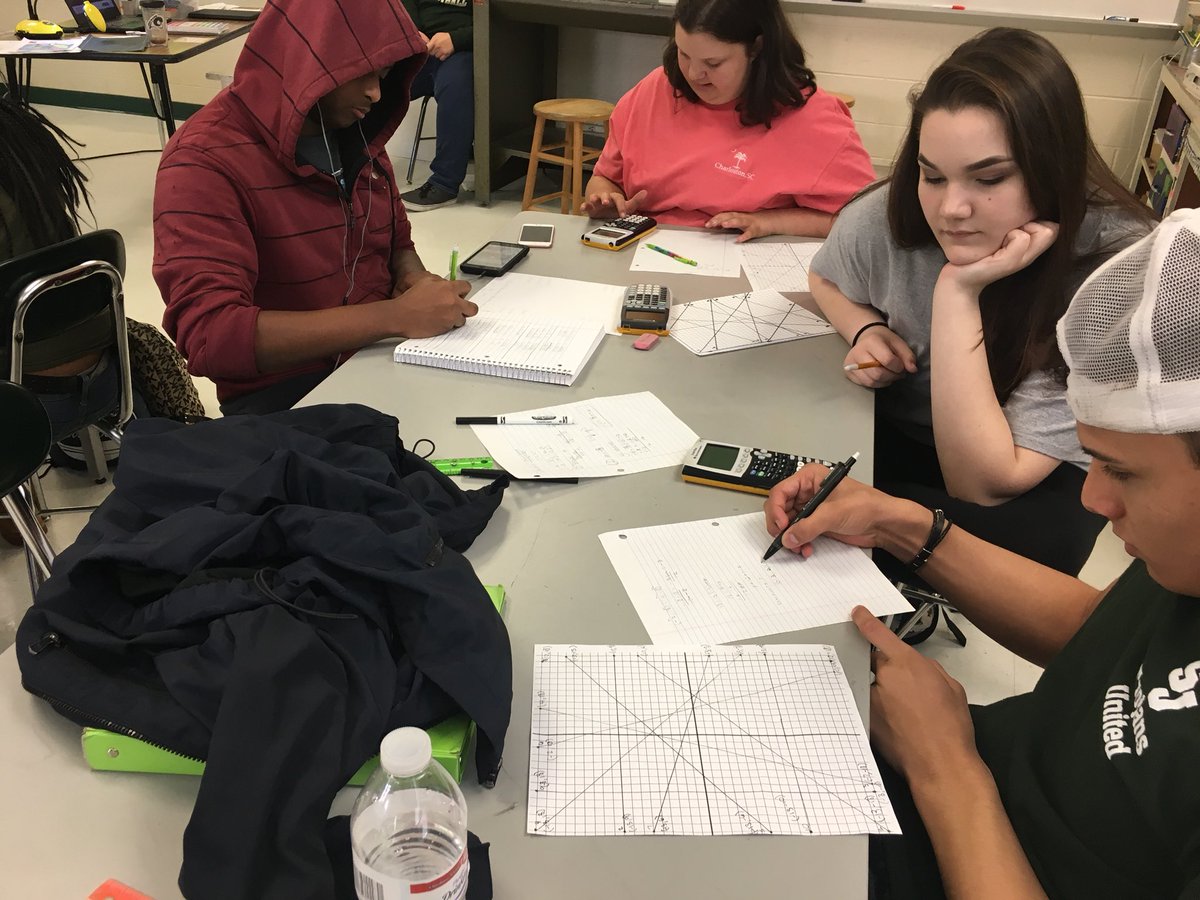 ECrewsArt's tweet photo. Day 5 -full of math equations and  art decisions!Great to see students taking ownership of their projects! #pbl #mathandart @KellyBradTeach https://t.co/WsutNUcIGQ