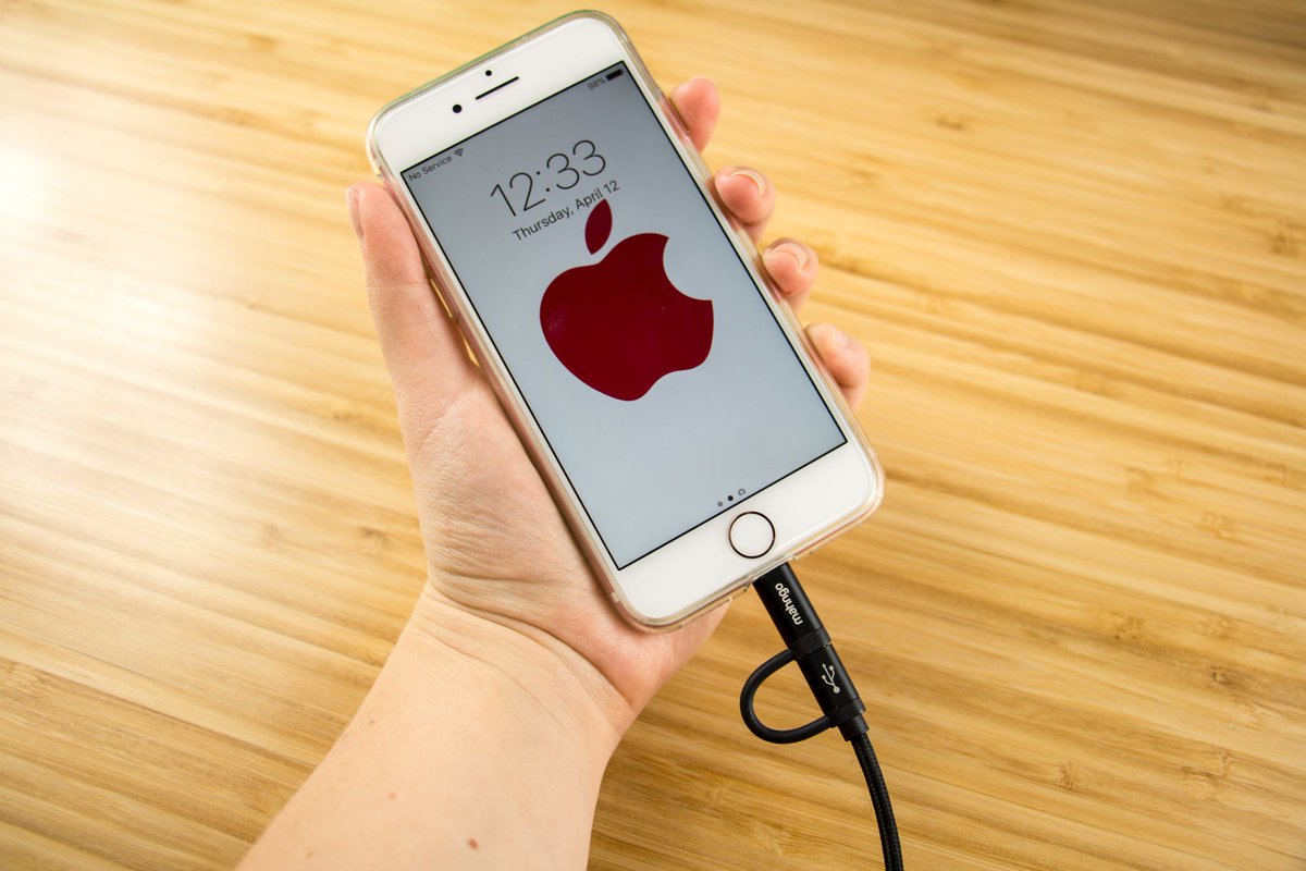mahngolife's tweet image. Keep it consistent with #Mahngo! Get this clear case and 2 in 1 charger to complete the sleek look of your device! Get them both now on mahngo.com!