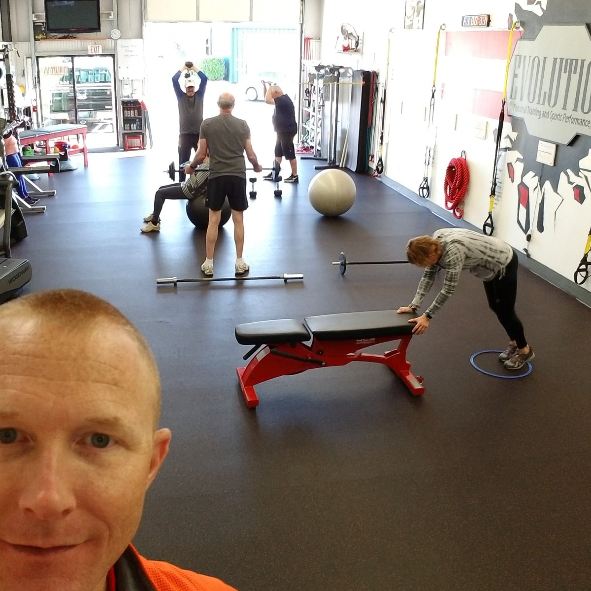 Full House!  Working hard and loving the Spring weather! #evolvewithshane #fitfriday #fitness #fitfam #sweatitout #sweat #strongertoday #personaltrainer #pt #atc #flexfriday #flexibility
