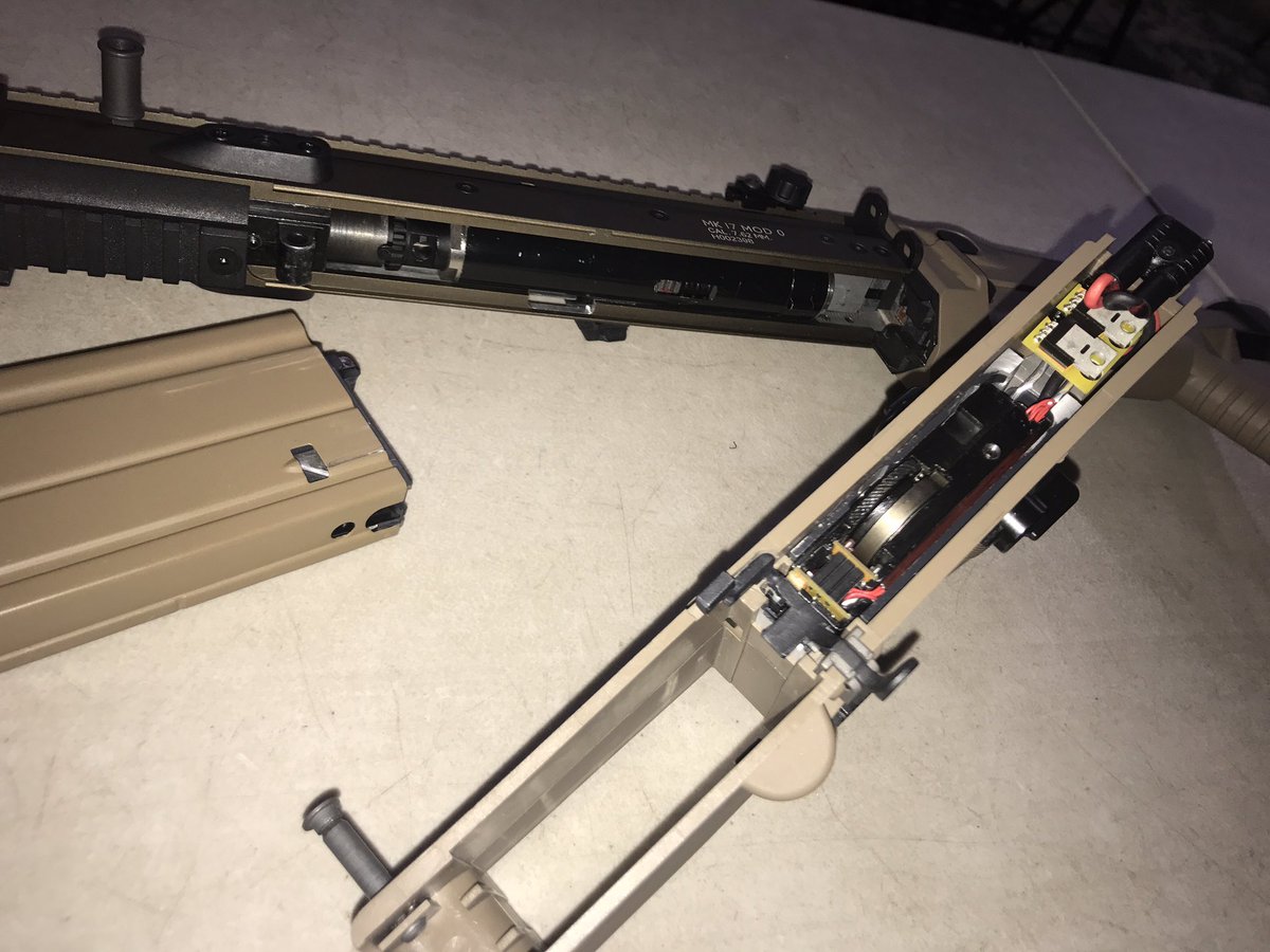 Trigger_Talk's tweet photo. おおむね、完成！
#SCAR-H +#トレポン +#陽炎5型！
ダミーボルト引けてボルトストップ出来るようにもして有ります https://t.co/SCVqKnLVVi