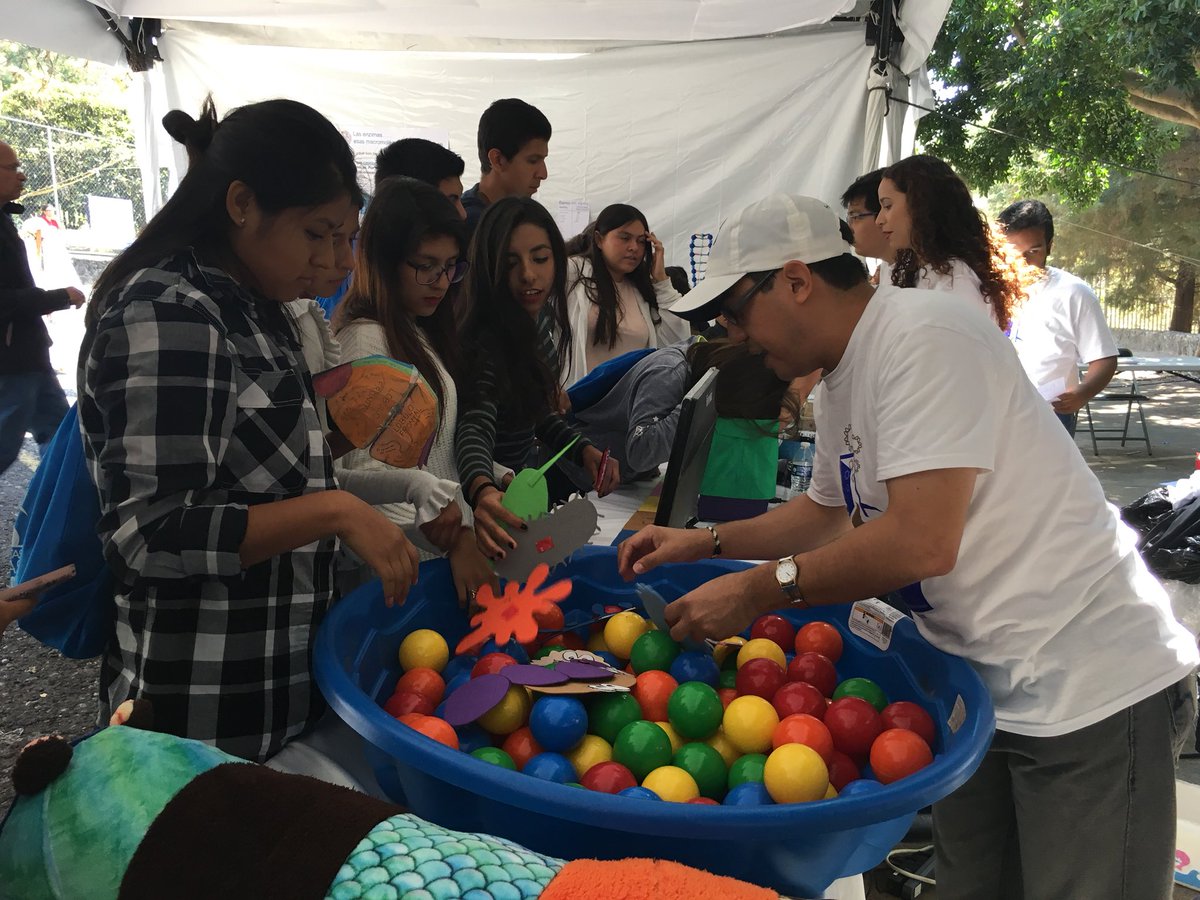 MicrobiomicsIBT's tweet photo. Visita de los alumnos del @COLEGIOTERESA “La microbiota nos dice que tan saludables estamos” @MicrobiomicsIBT @ibt_unam https://t.co/OvlJJLkfkL