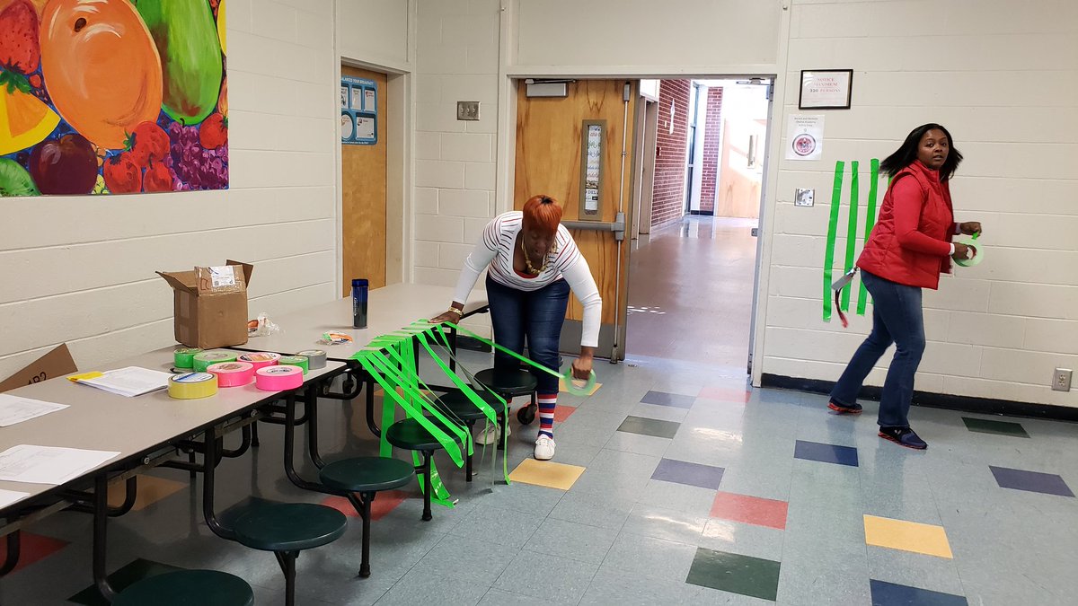 apsBAMOAcademy's tweet photo. Part 2: Preparing for the duct tape challenge, student read and passed AR test, get to tape @Robinviews & @jbradfordco ro the wall. #ReadingGoalsMet #apsmedia @apsupdate https://t.co/LVAePBzGE2