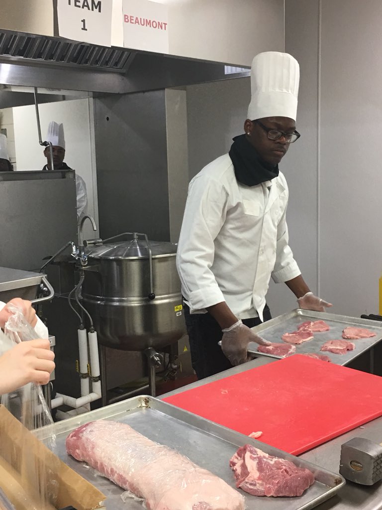 Laur_Ross's tweet photo. @explorestlouis kicks off the annual Culinary Cook-Off @STCC. Who will be crowned the 2018 Champion @NorthTechSTL @SouthTechSTL @GoBHSCougars https://t.co/GgTgbDZG4Y