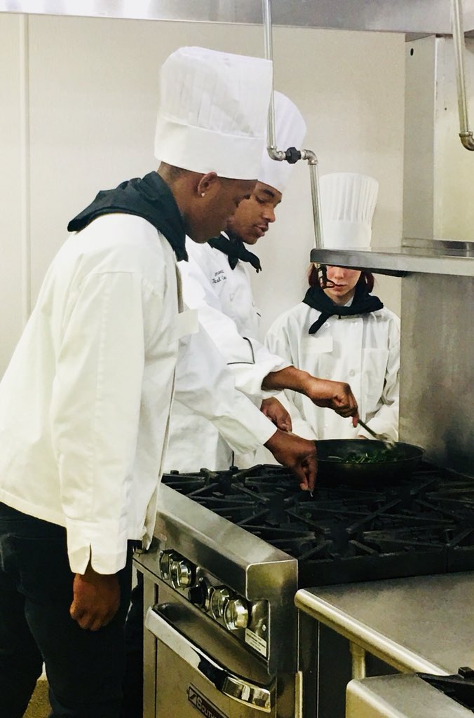 Laur_Ross's tweet photo. @explorestlouis kicks off the annual Culinary Cook-Off @STCC. Who will be crowned the 2018 Champion @NorthTechSTL @SouthTechSTL @GoBHSCougars https://t.co/GgTgbDZG4Y