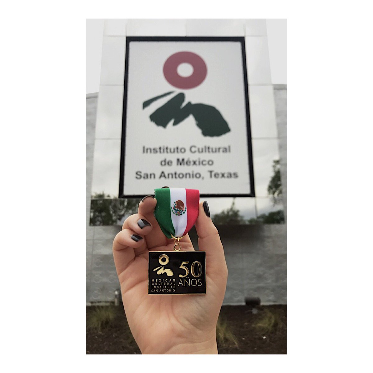 mexcultureSA's tweet photo. Take a moment this weekend to drop by any of our two on-going exhibits:
Common Currents 1968 - 2017
El Cerco by Guillermo Arias
Sat & Sun: 10am - 4pm
You can also claim your Mexican Cultural Institute Fiesta pin for free!
#CommonCurrents #ElCerco #MCI #FIESTA #SA300 https://t.co/dHjn6ho3O4
