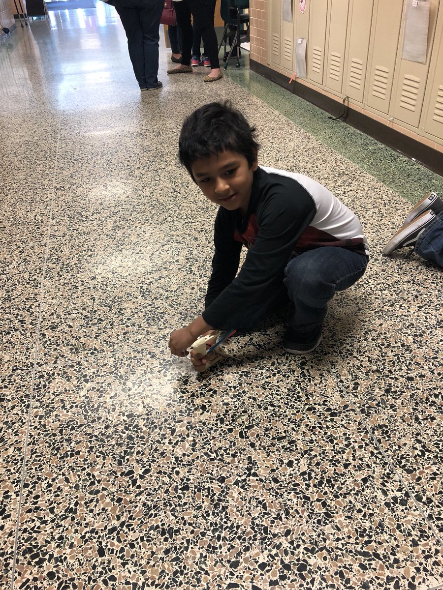 OverlookGrade3's tweet photo. We loved getting help from our grandparents to build our catapults today! #LaunchingMarshmallows @OverlookES https://t.co/HGYamlETlM