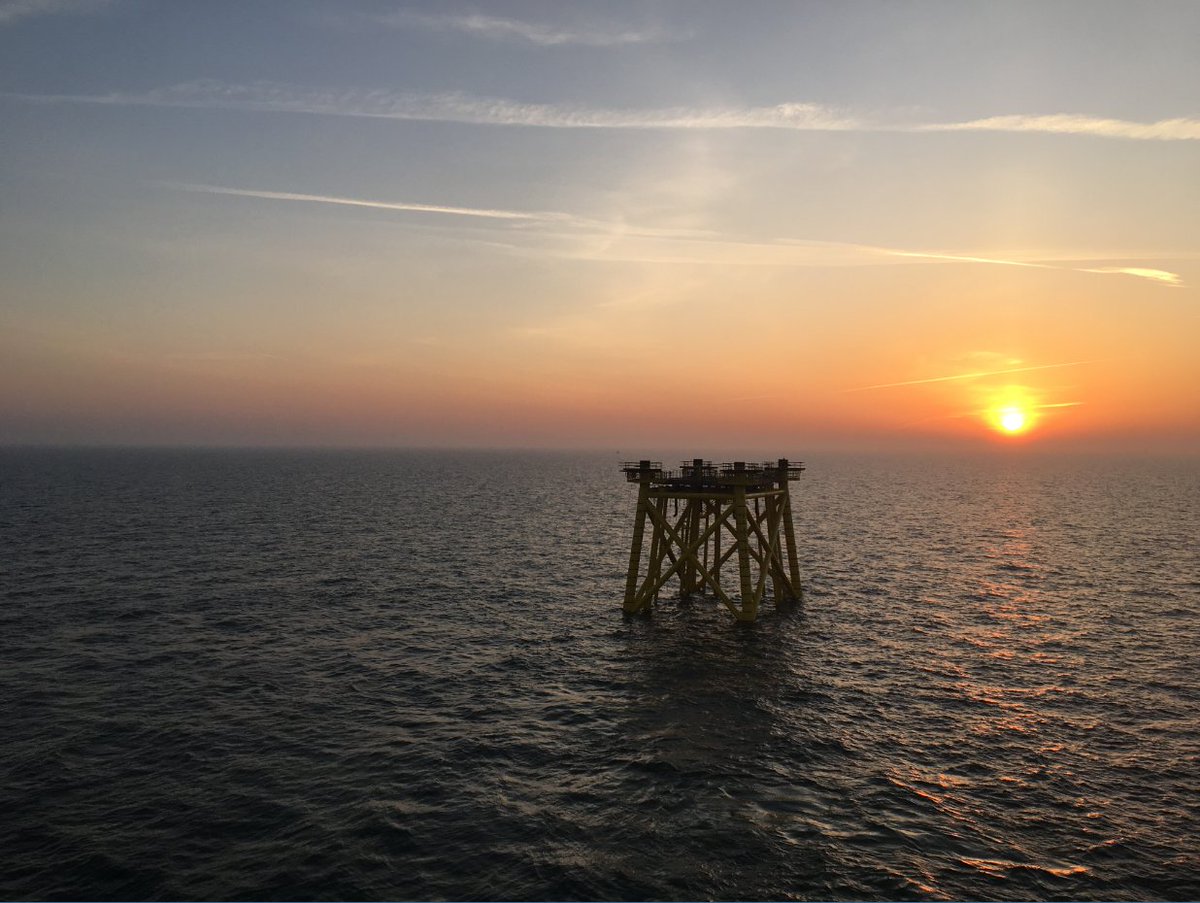 HumberBizEd's tweet photo. World's biggest wind farms hit major milestones onshore and offshore! https://t.co/bLOhhBCb3d #offshorewind #fridayfeeling https://t.co/cUAQCaEHaM