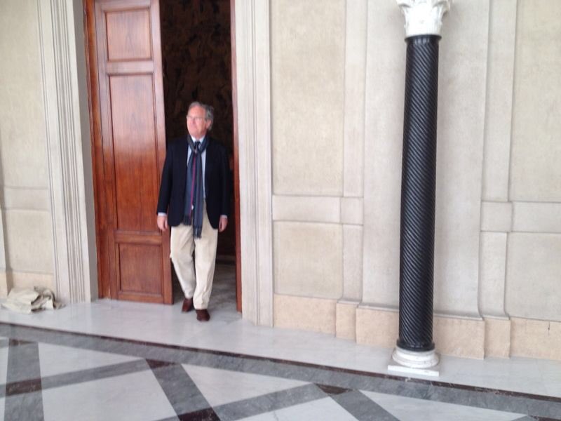 gaggiovanni's tweet photo. Il Presidente della Repubblica on. Sergio Mattarella ha ricevuto alle ore 13 il dottore Giovanni Gagliardi, cui ha conferito l’incarico di formare un nuovo Governo.
Uscendo  la prima dichiarazione rilasciata dal Presidente incaricato è stata : Pe mo pigliammc nu cafè !! https://t.co/pcJ6Zay31O