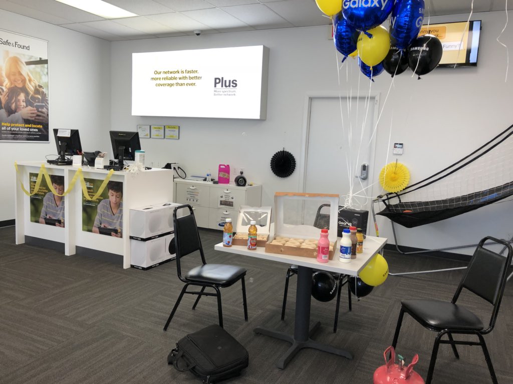 Sprint6739's tweet photo. Store 6739 stoked for the #PartnerUp. What a great place to work!! @tracySprint @mark_nachman https://t.co/ZKKlw02fGT