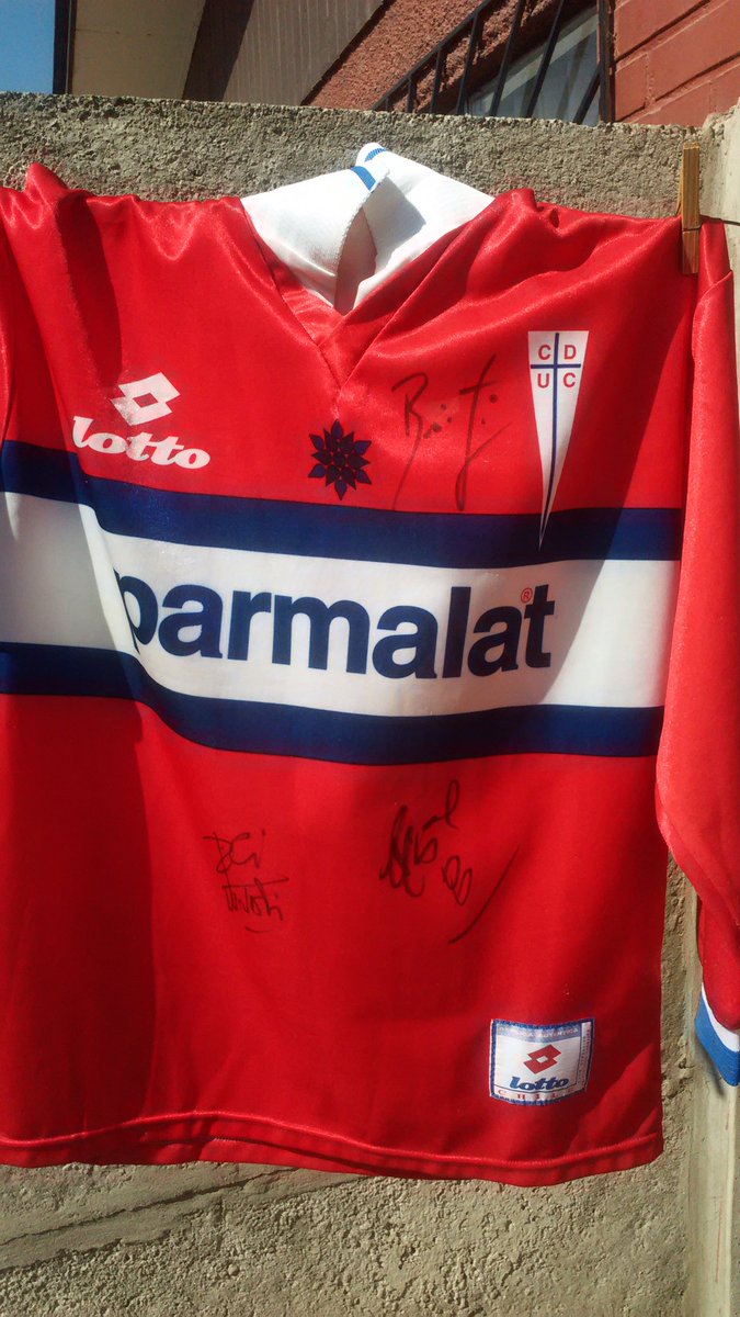 mollercato's tweet photo. @delacatoradio @RT_loscruzados Campeón 1997, autografiada por @ricardolunari y Bisconti, #LosCruzados #Felices81añosUC https://t.co/pCMgBCTHll