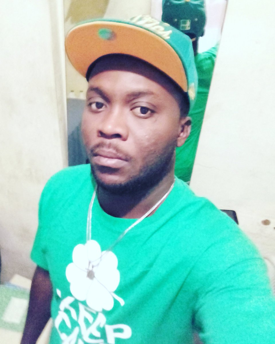 TheMic29's tweet photo. Canapé-vert mw tou de vert, fake yo gen vè.
#TheMic https://t.co/Ktae2KMvlO