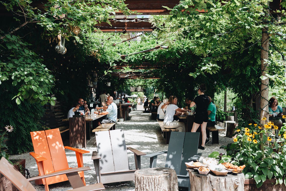 PHLBeerGarden's tweet photo. The wait is over! #IndependenceBeerGarden is officially open for the weekend - get ready to #eat &amp; #drink your way through the new menu - link in bio! #SchulsonCollective #DrinkPhilly #EaterPhilly https://t.co/6cthZbAq10