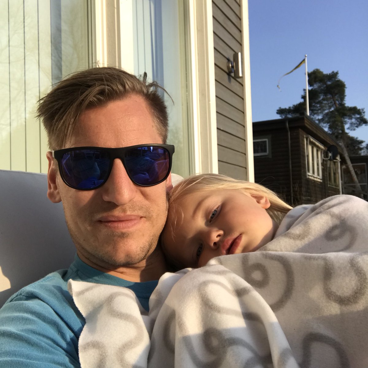 Branting_F's tweet photo. @_Monkis Ja. Jag fick sällskap också✌🏼 https://t.co/CA8ERKCBFv
