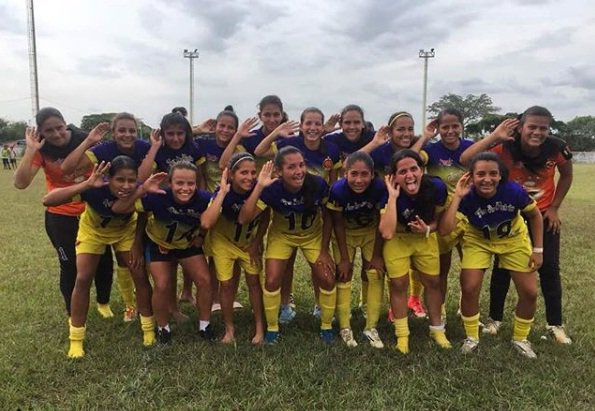 SoloTrujillanos's tweet photo. ¡SIGUEN COMANDANDO! Las chicas del #FlorDePatriaFC, tras empatar 1-1 ante #VencedoresFC en condición de visitante.

➡ https://t.co/VZnMlUXmfx https://t.co/aqzr1hW3Qf