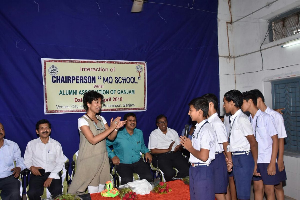 OesPanda's tweet photo. Dr. Susmita Mohanty, Chairperson Mo School interacting with students at City High School , Brahmapur on 17th April 2018. https://t.co/pfmiHdqmp5