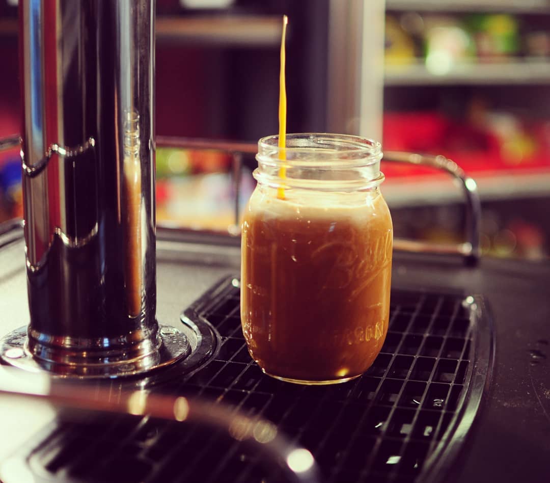 getgrindcoffee's tweet photo. Happy national cold brew day! Message us to be the office hero and get a cold brew kegerator for your office #notallheroeswearcapes 🤩 #coldbrew #officekegerator https://t.co/puE7OGG74q